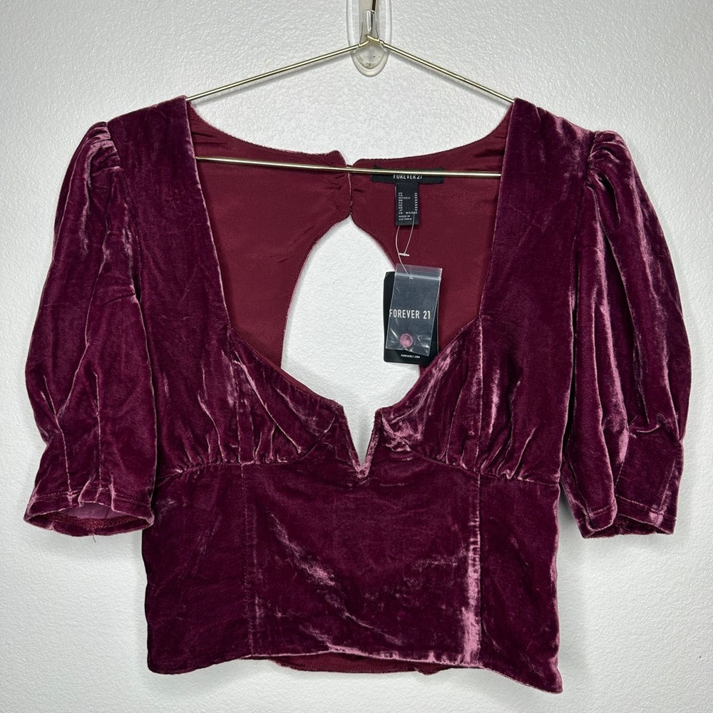 NWT Woman’s Purple Velvet SweatHeart Crop Top Size Medium